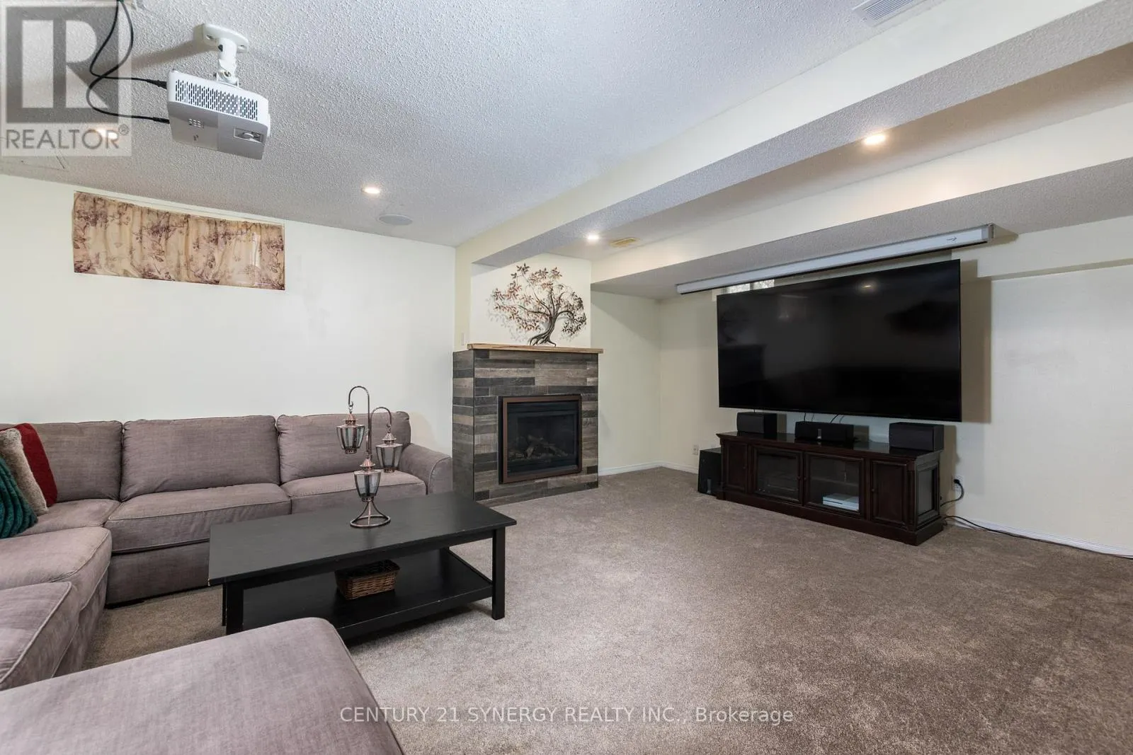 249 MARKLAND CRESCENT E