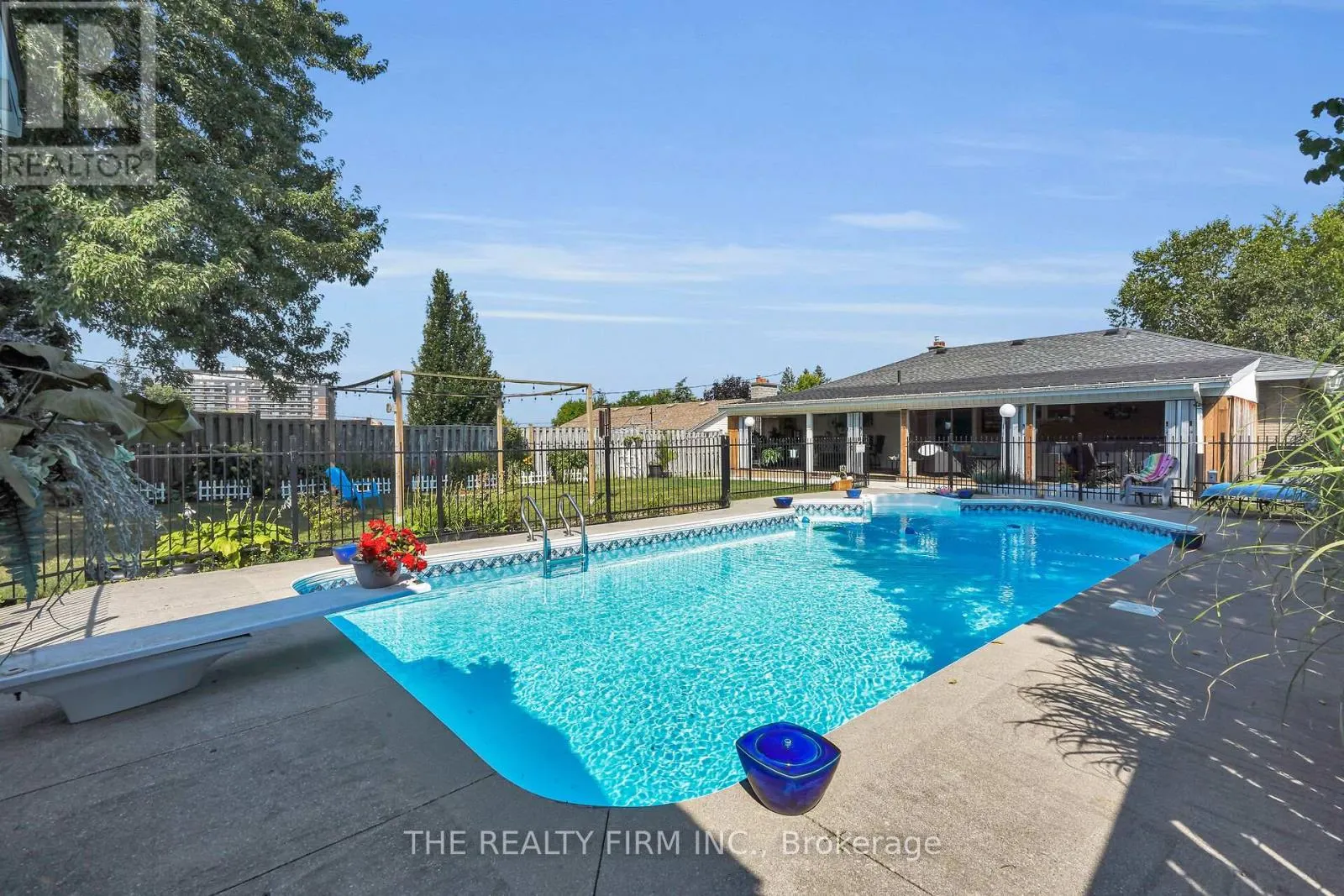 952 EAGLE CRESCENT