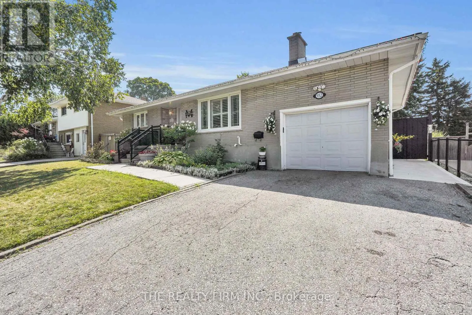952 EAGLE CRESCENT