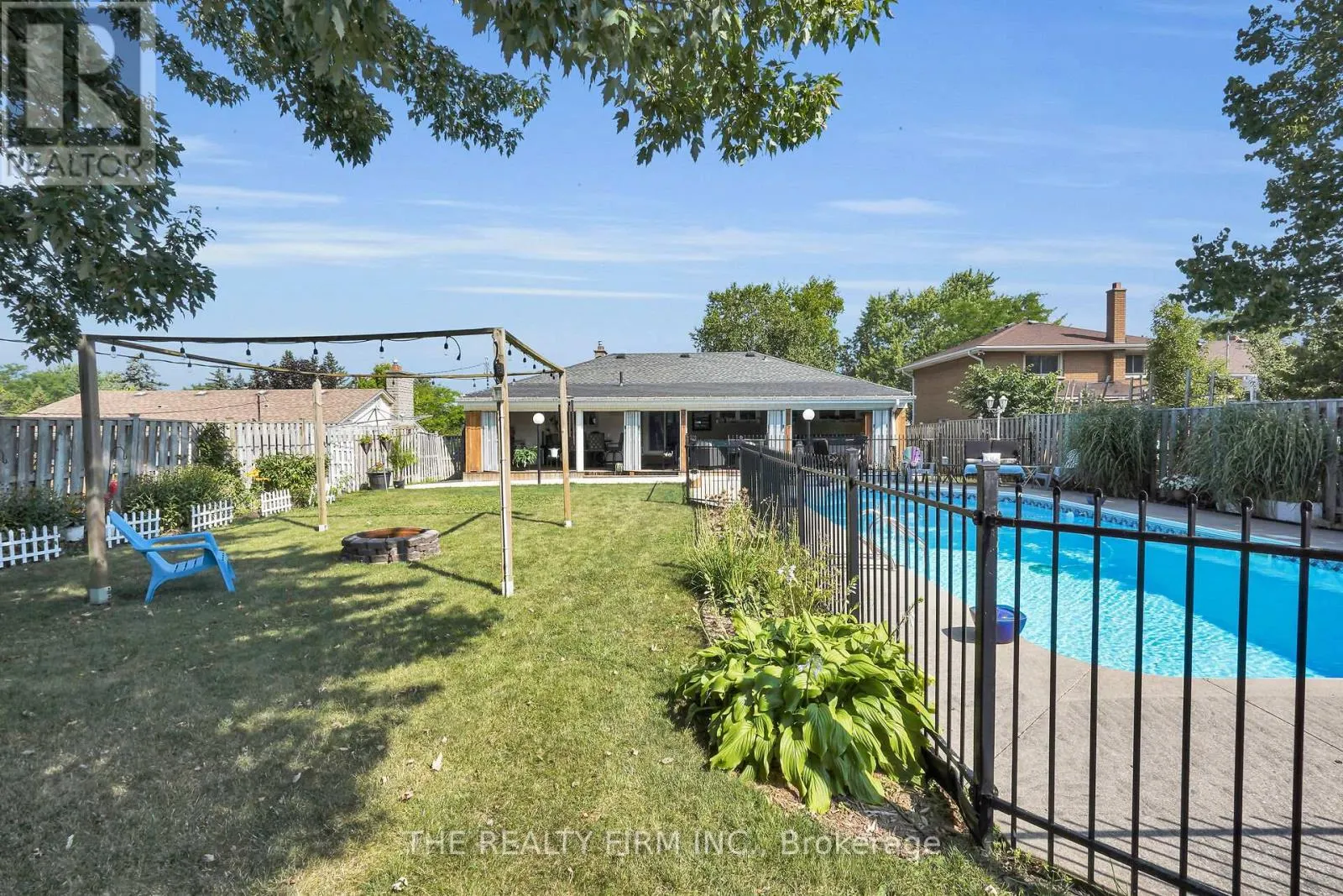 952 EAGLE CRESCENT