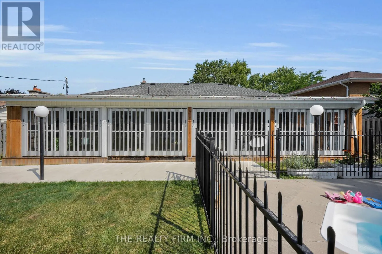 952 EAGLE CRESCENT