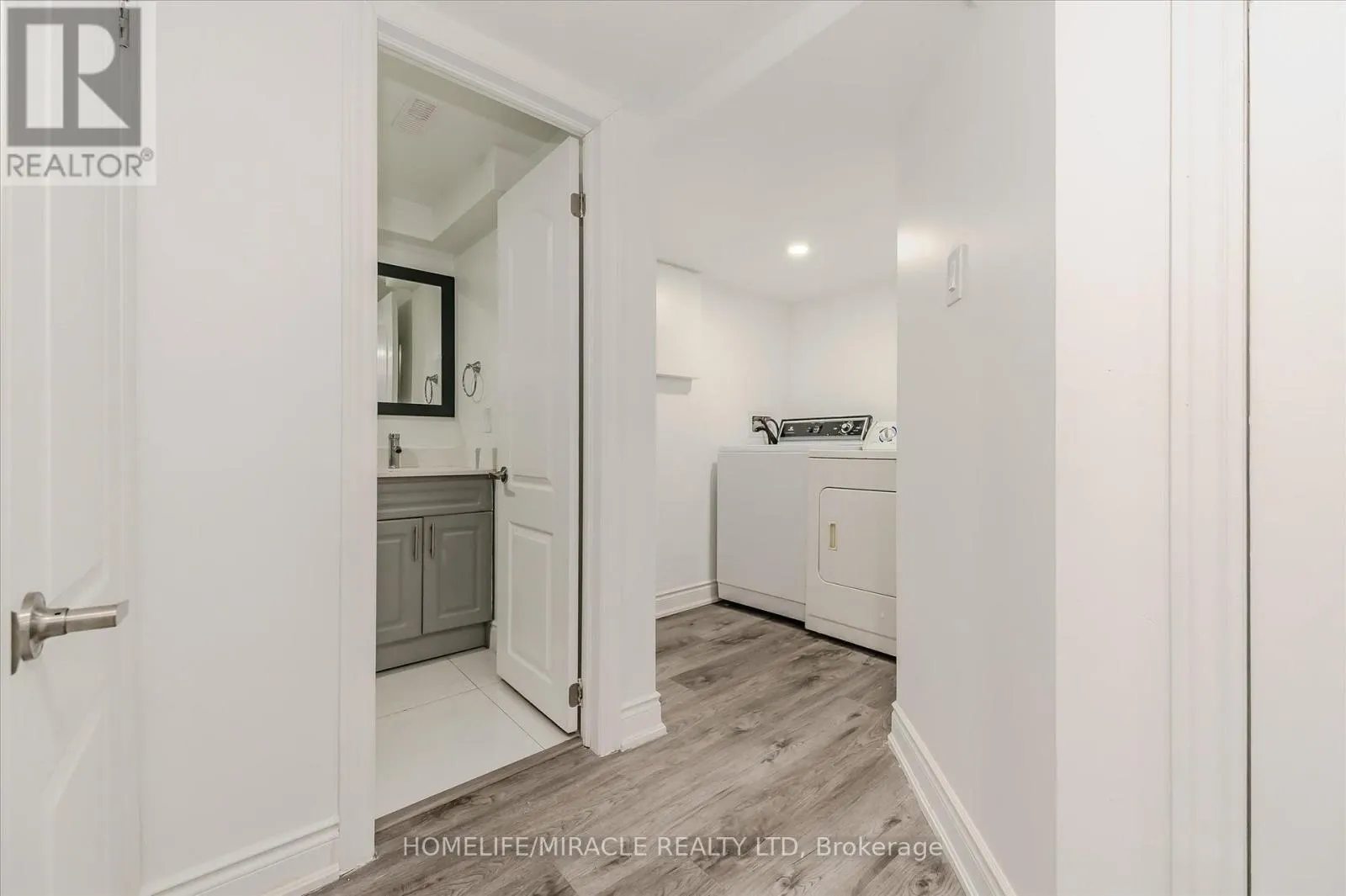 4 - 235 FERGUSON AVENUE