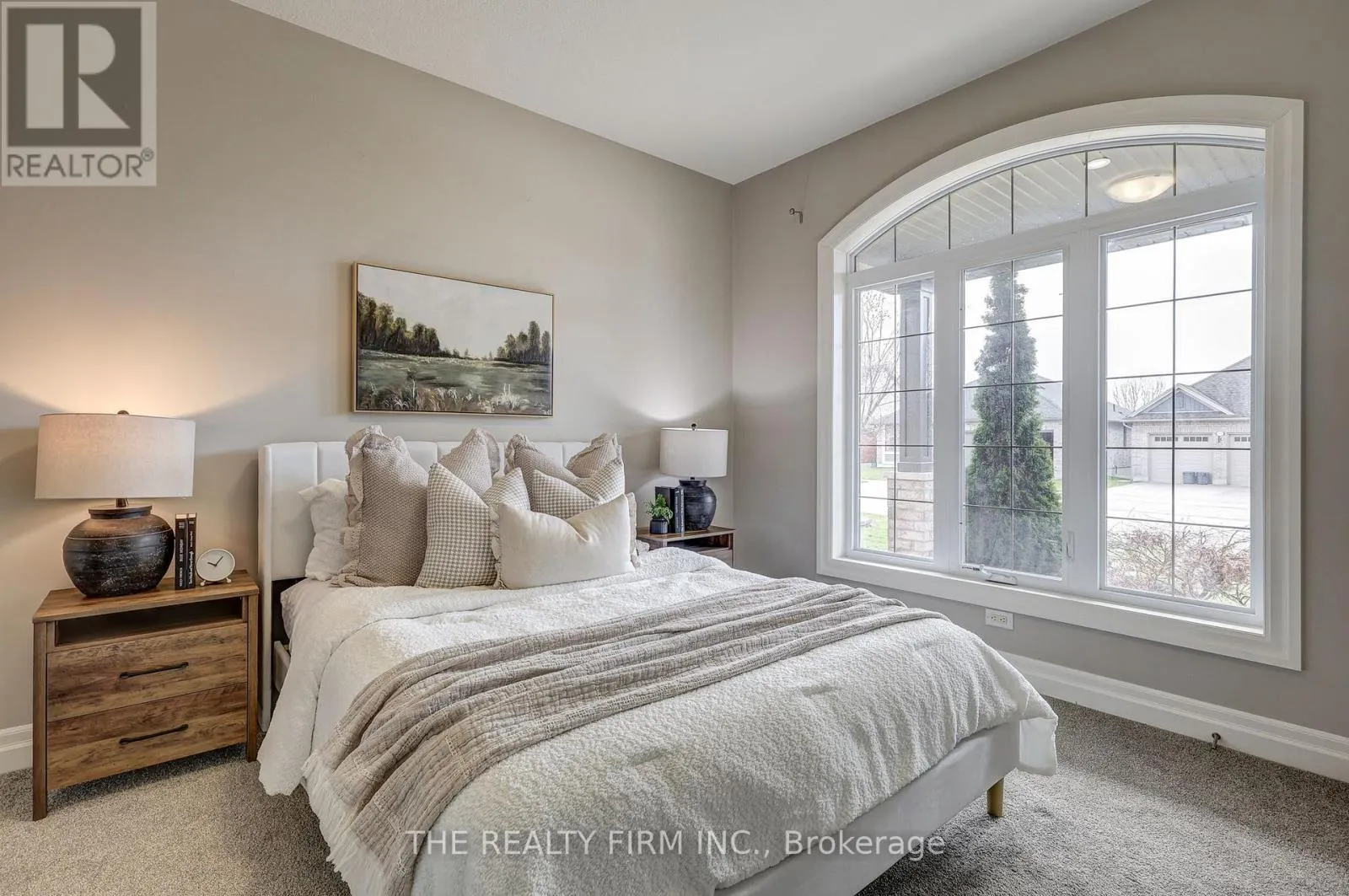 696 BENNETT CRESCENT