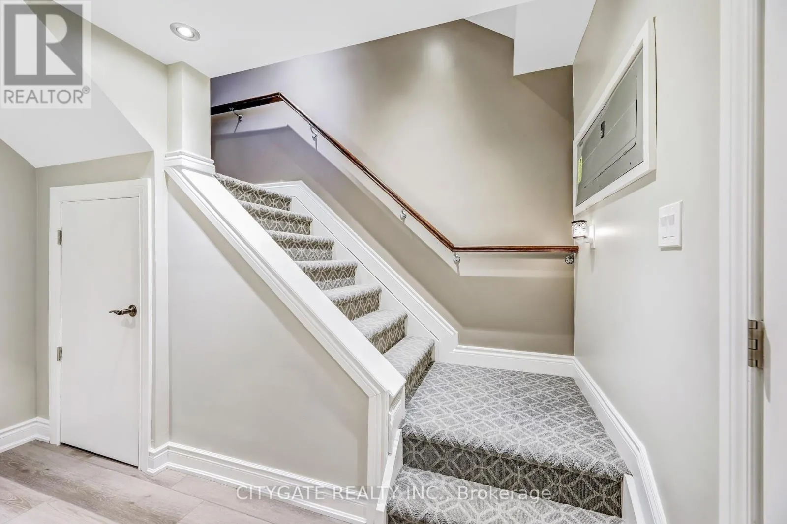 24 SIMPSON AVENUE