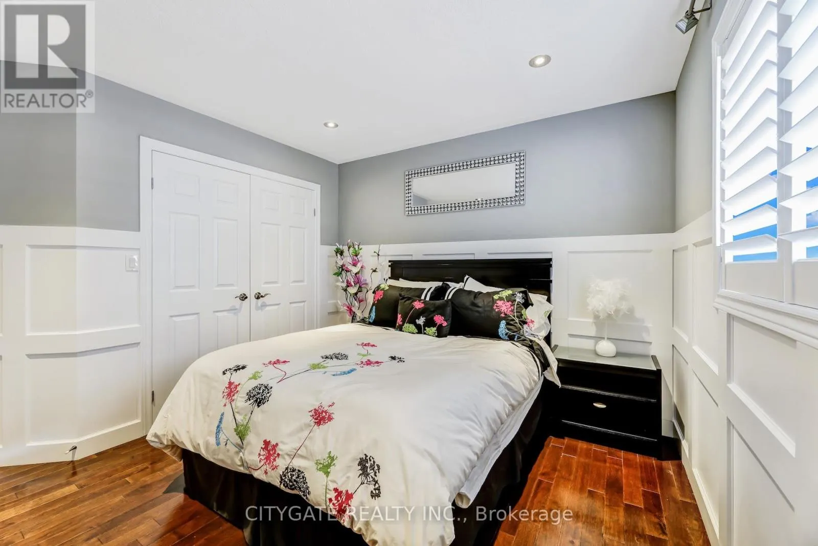 24 SIMPSON AVENUE