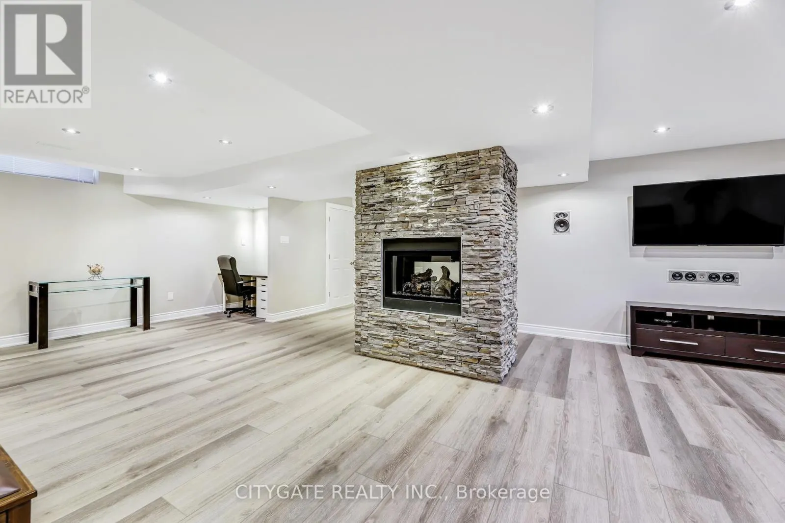 24 SIMPSON AVENUE