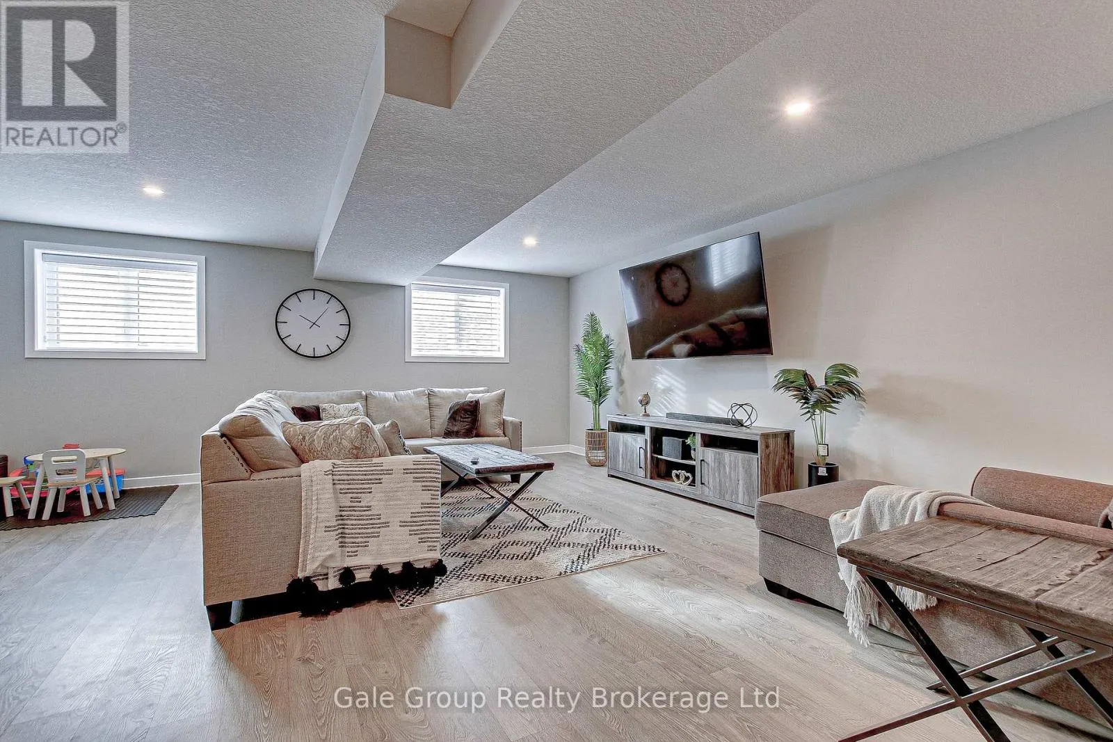 9 CLOVER CIRCLE
