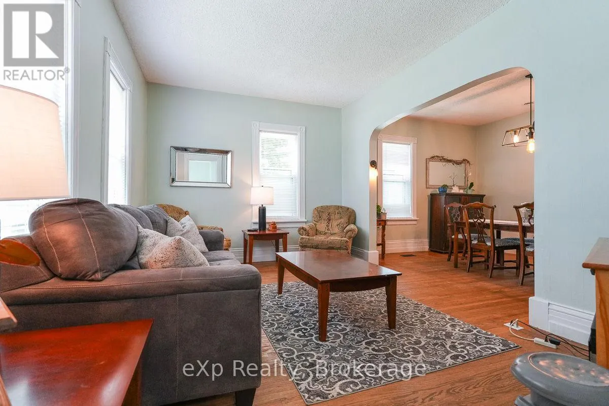 594 10TH A STREET W