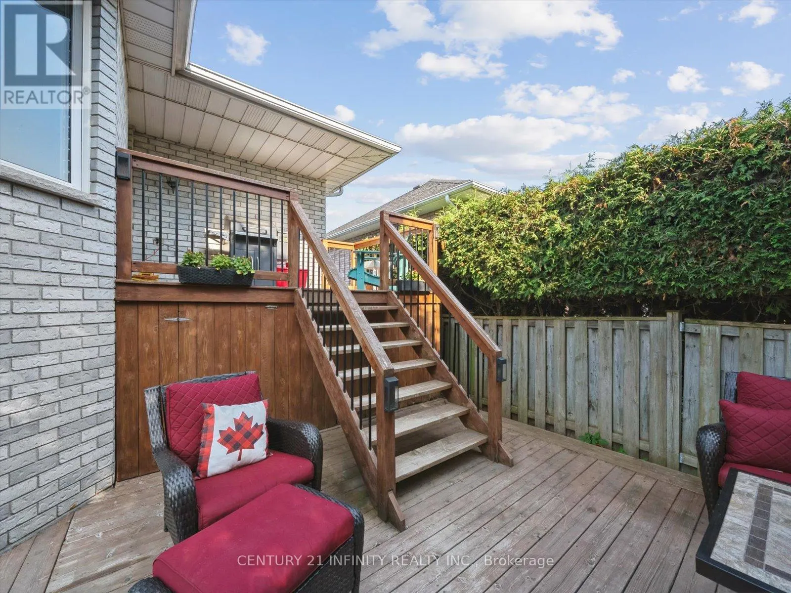 1049 GLENHARE STREET