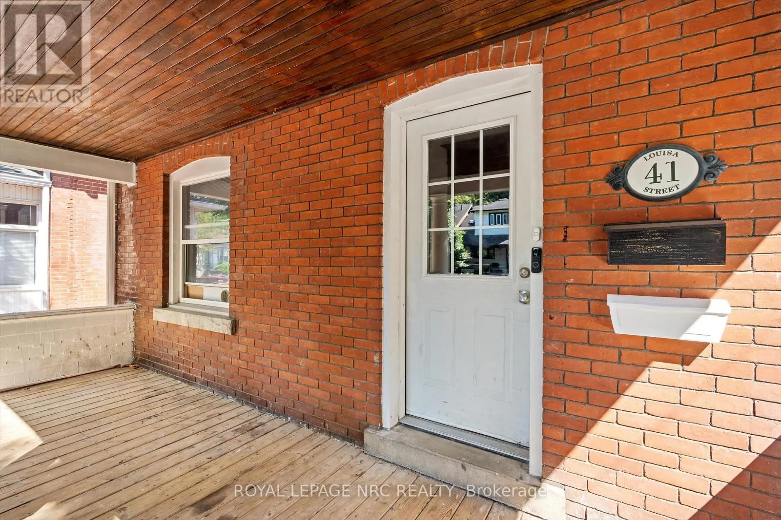 41 LOUISA STREET