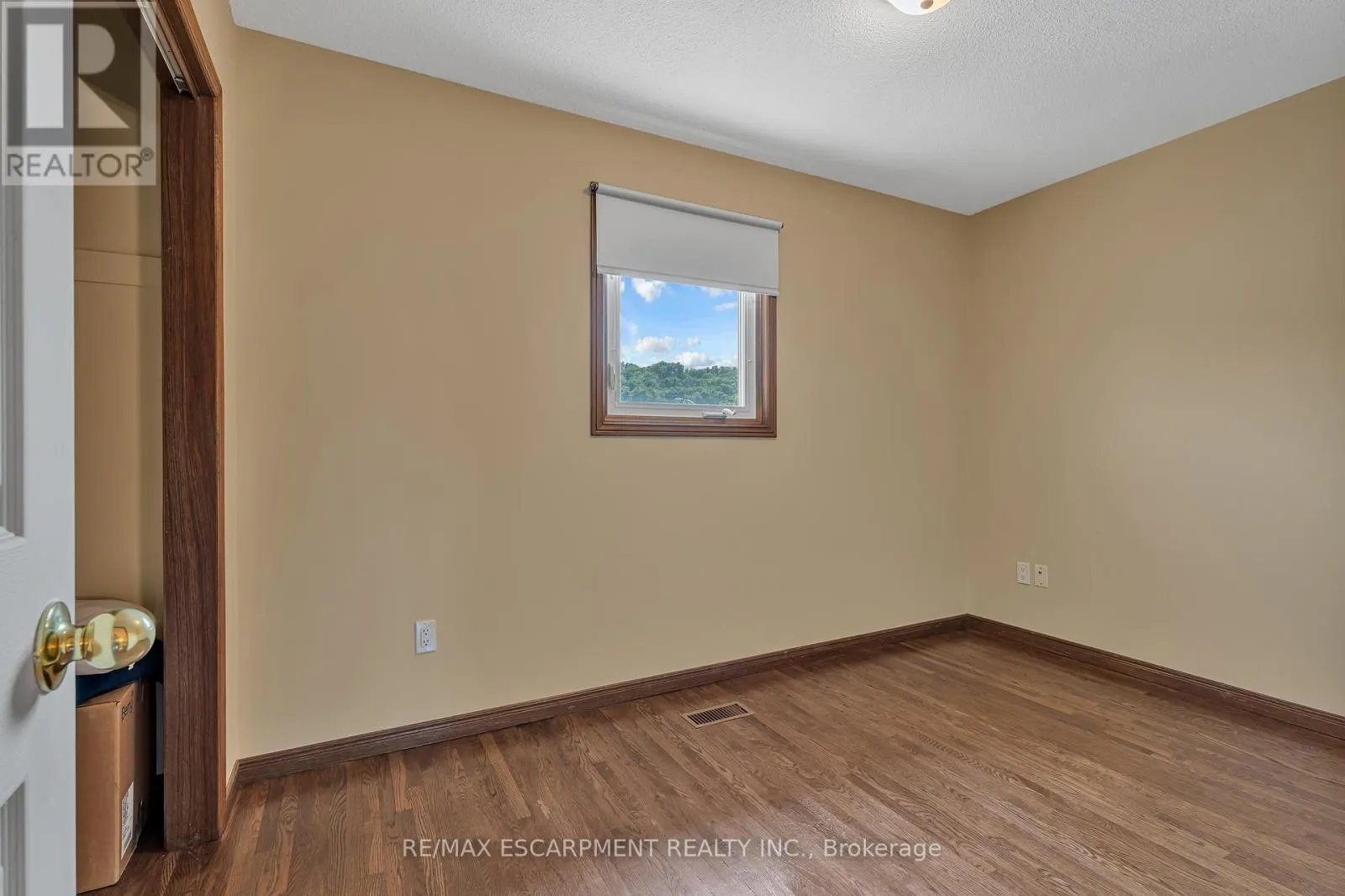 2 VINEHILL DRIVE
