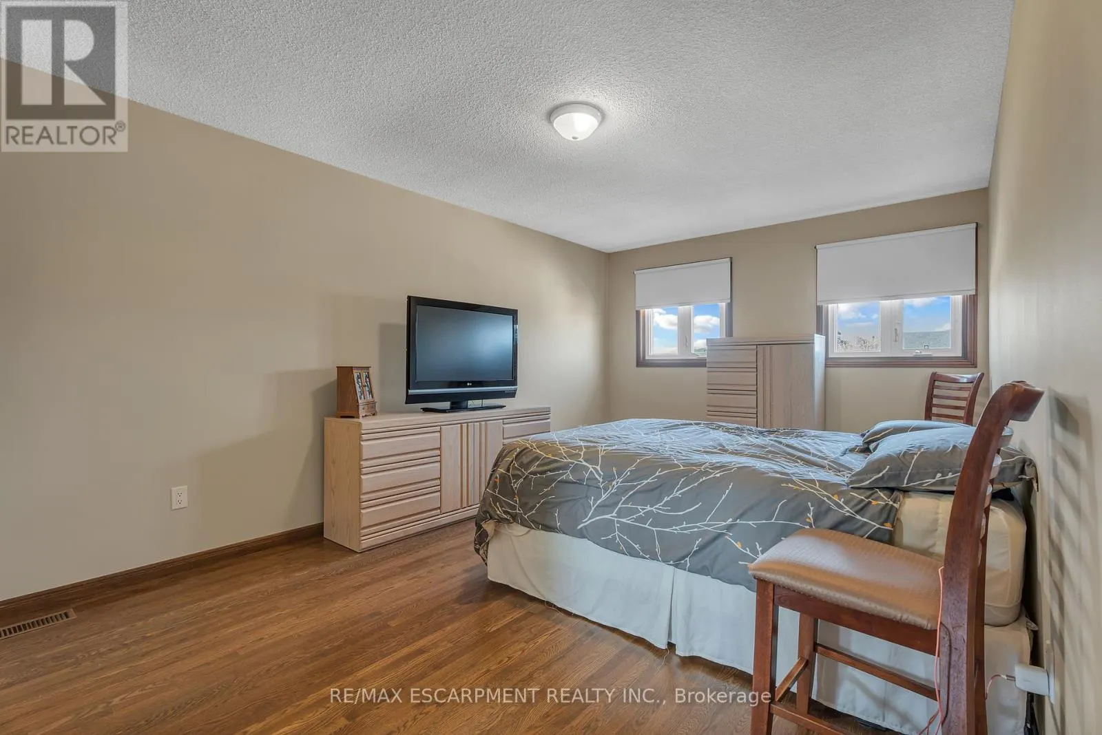 2 VINEHILL DRIVE