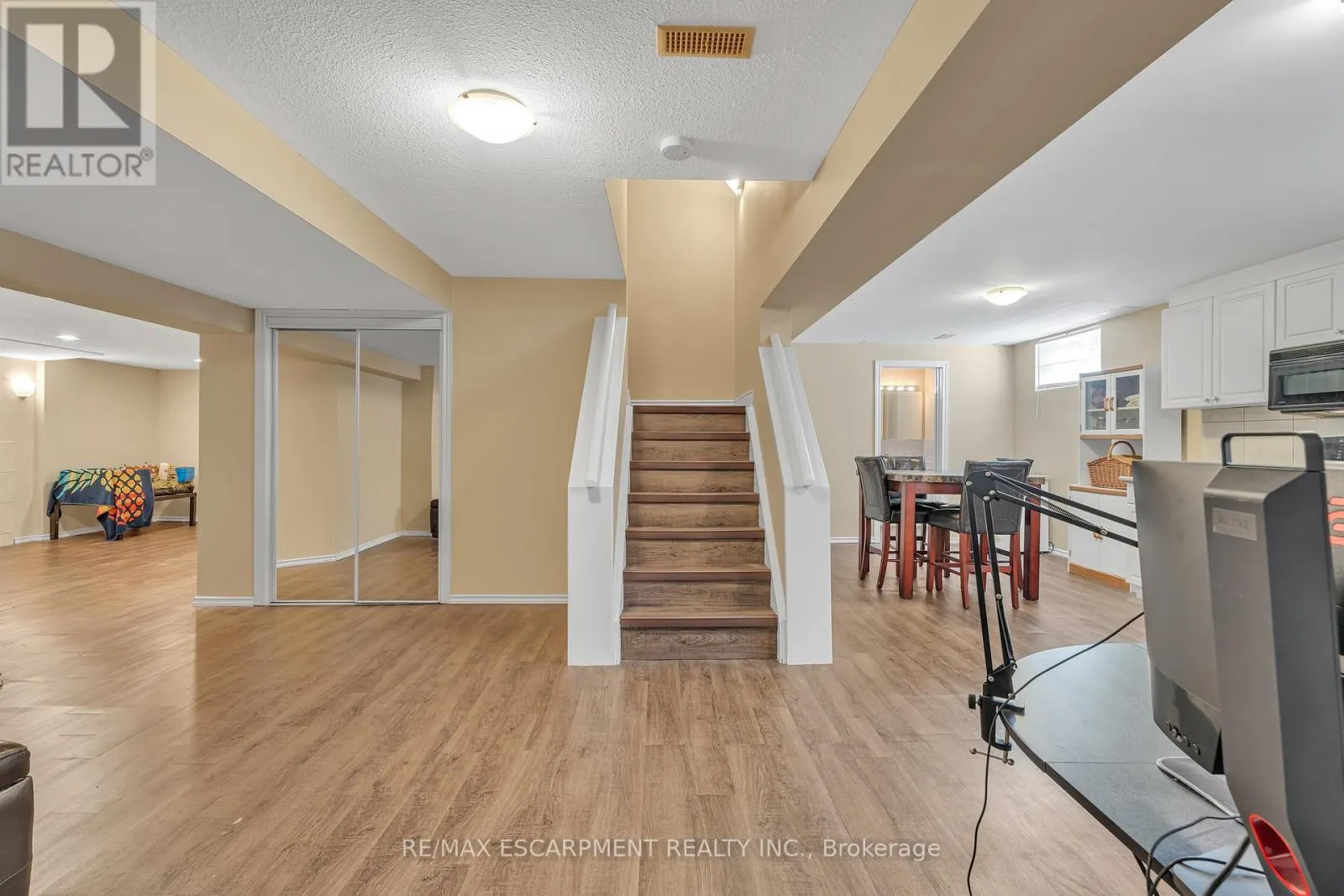 2 VINEHILL DRIVE