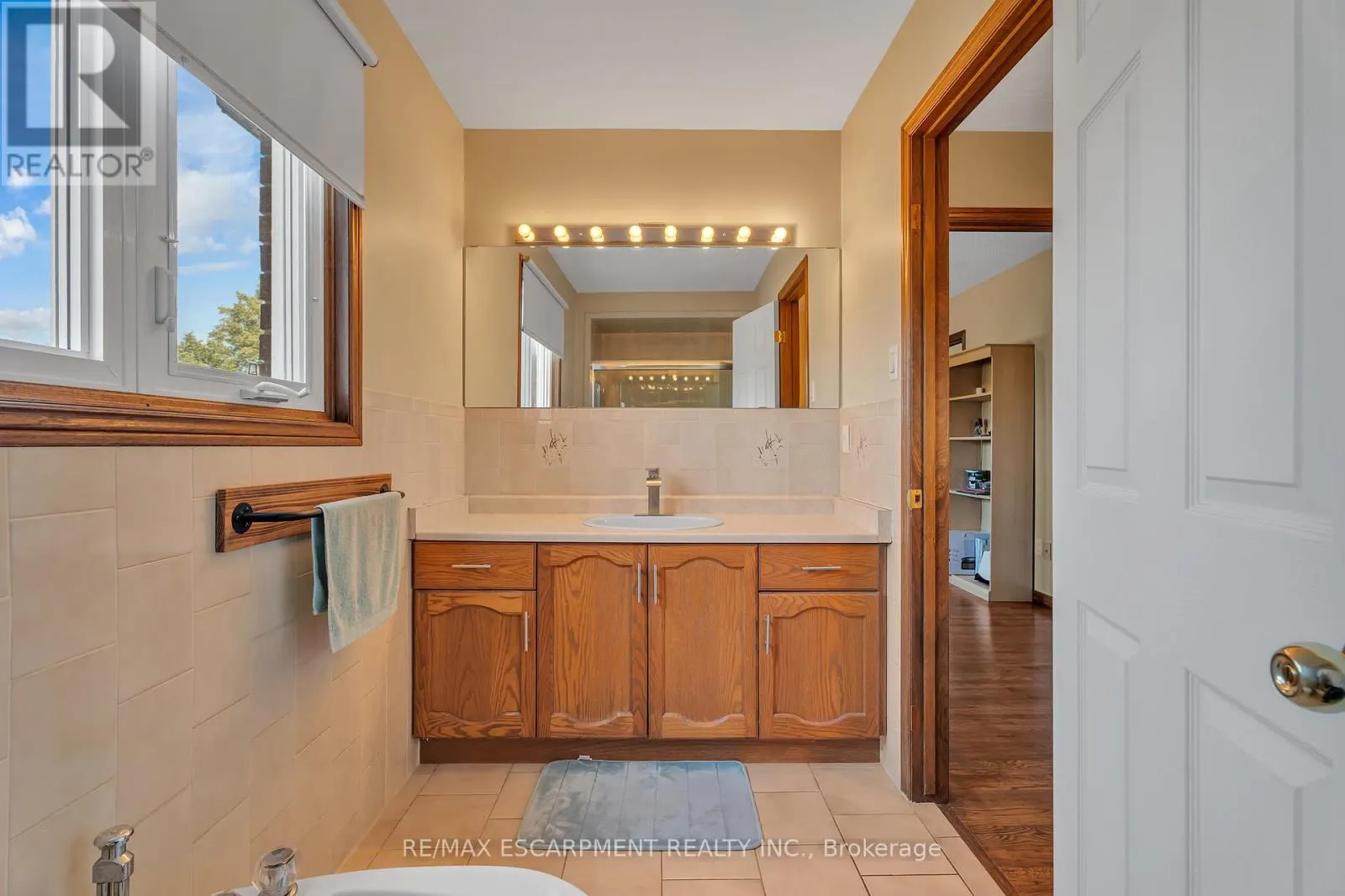 2 VINEHILL DRIVE
