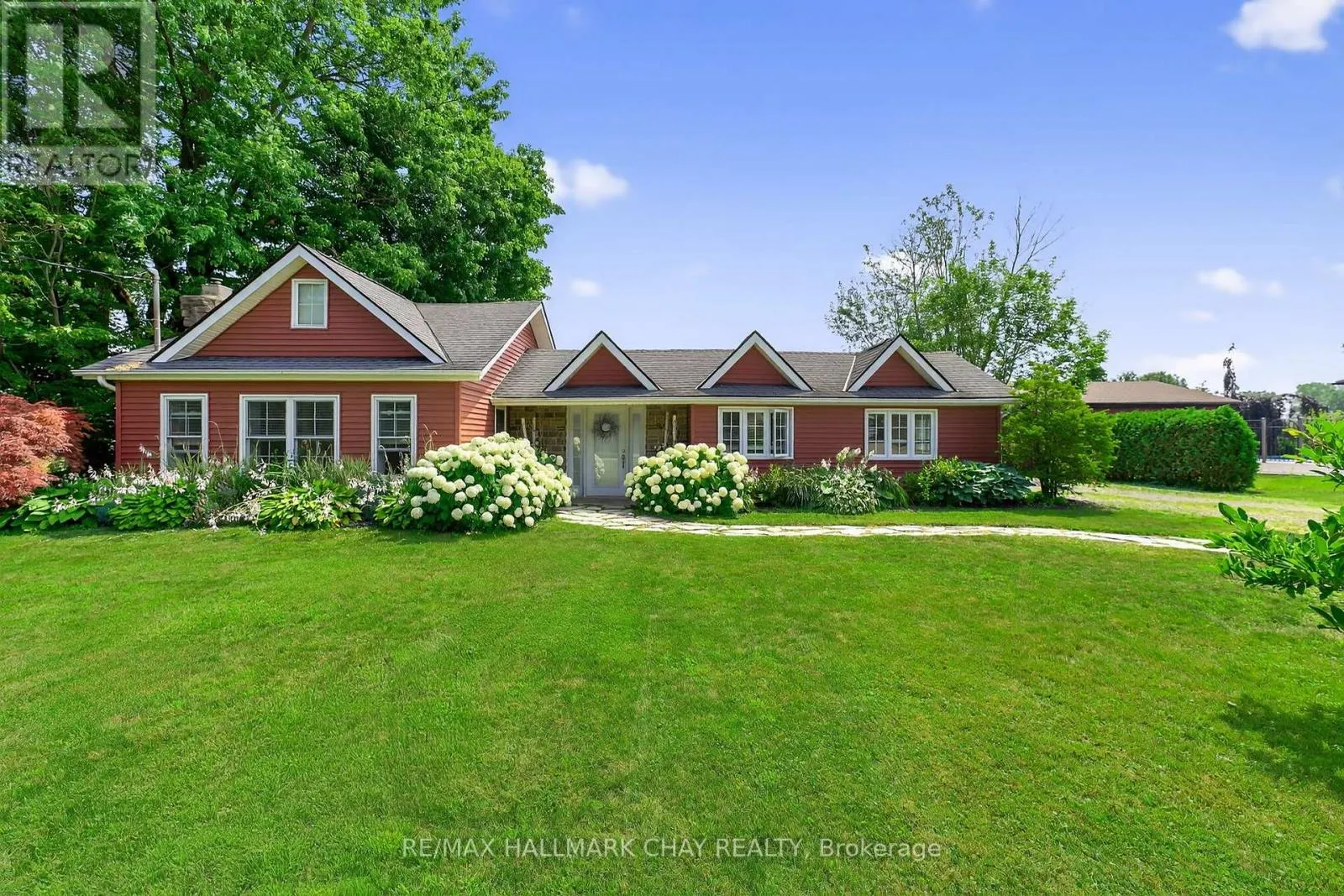 44 PLEASANT AVENUE S