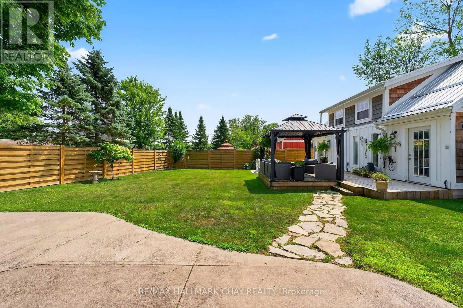 44 PLEASANT AVENUE S