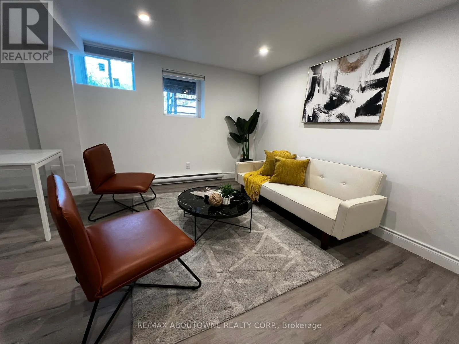 LOWER - 66 WELLINGTON STREET S