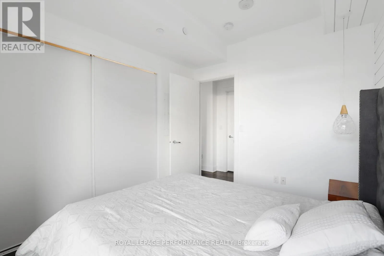 1603 - 255 BAY STREET