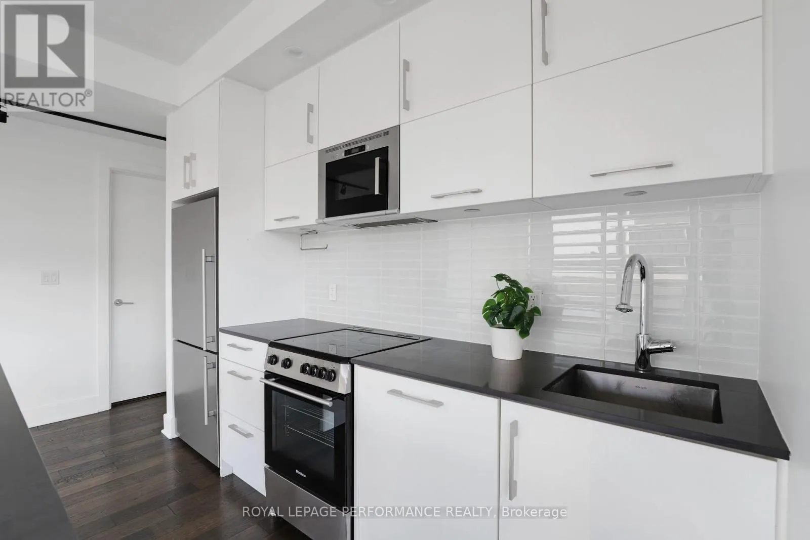 1603 - 255 BAY STREET