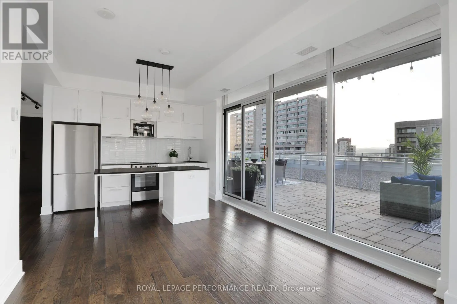 1603 - 255 BAY STREET