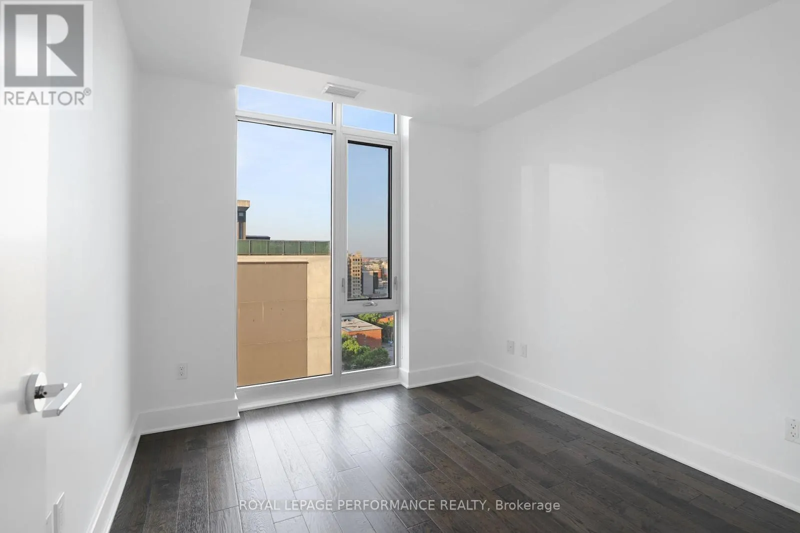 1603 - 255 BAY STREET
