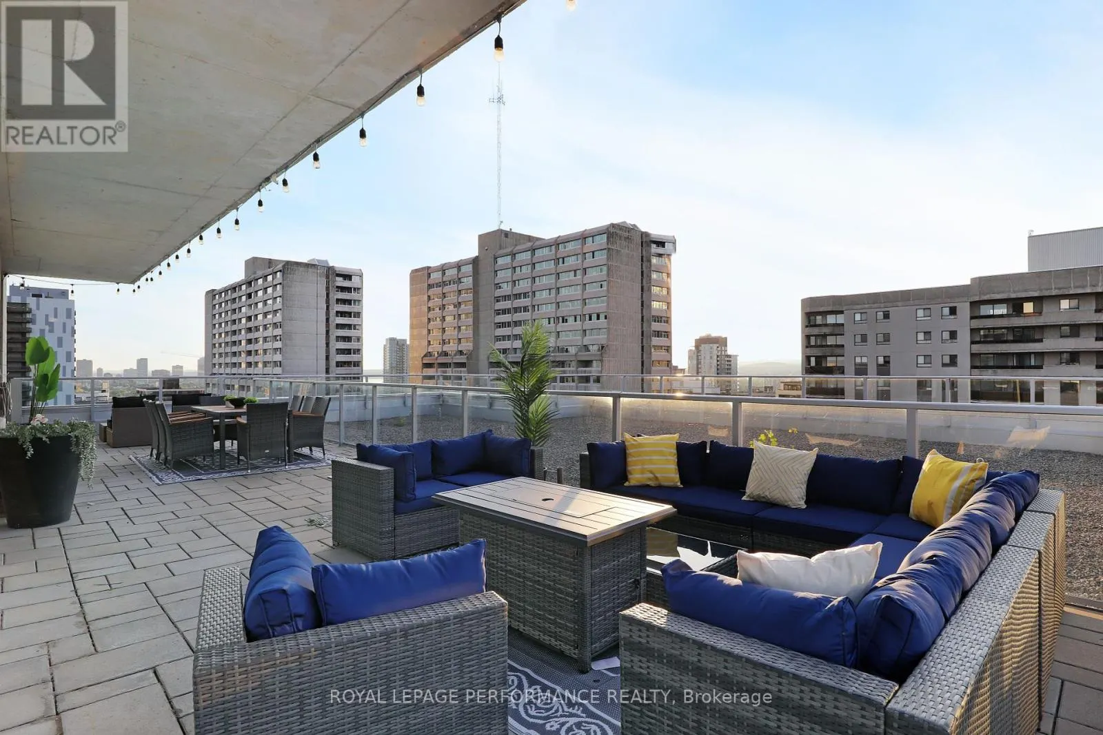1603 - 255 BAY STREET