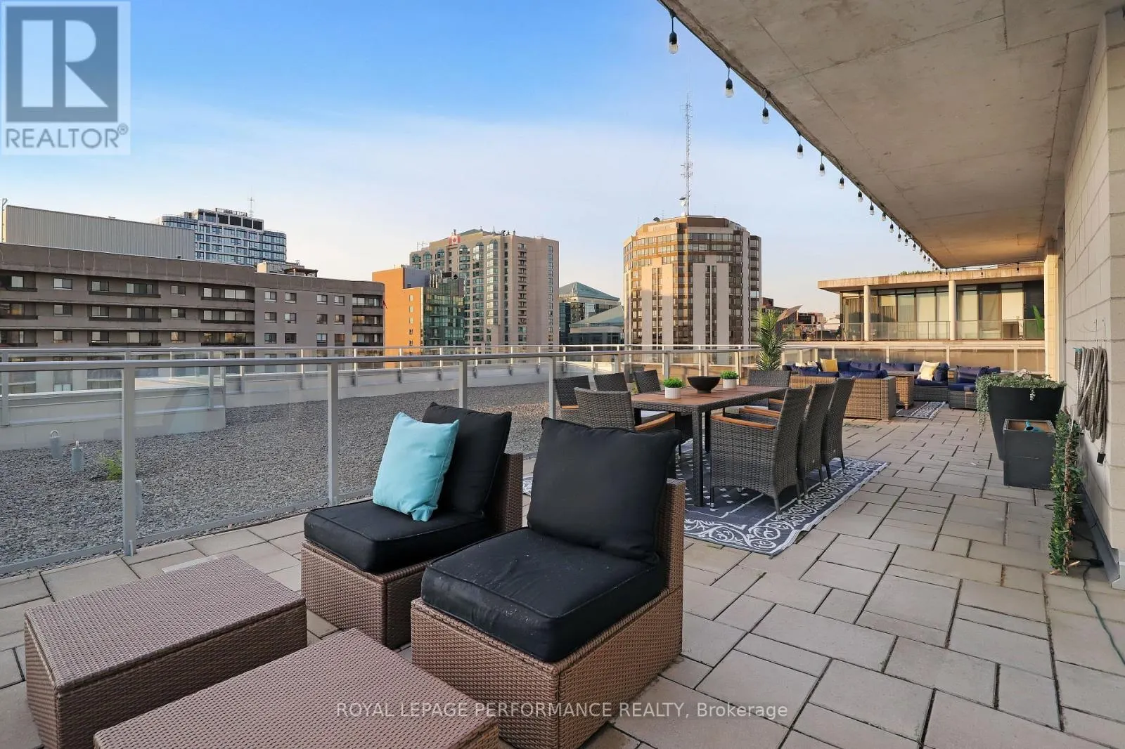 1603 - 255 BAY STREET