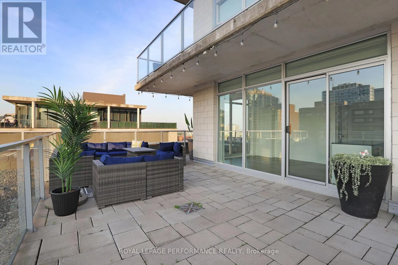 1603 - 255 BAY STREET