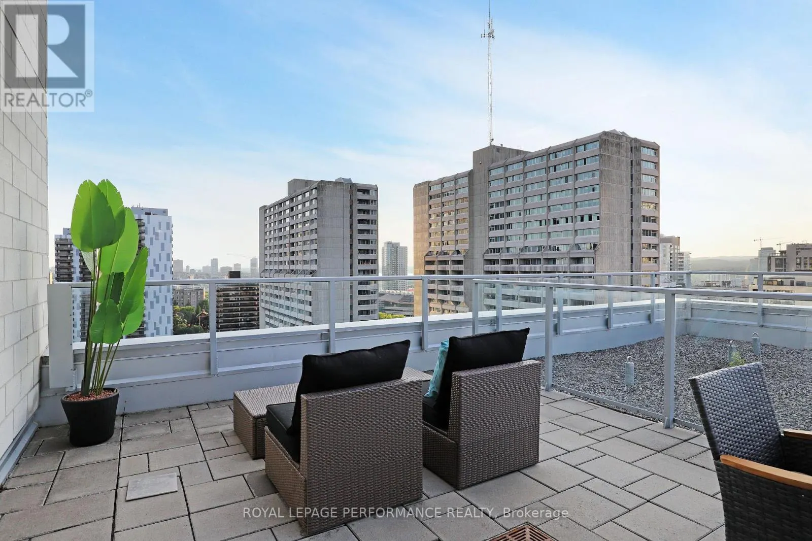 1603 - 255 BAY STREET