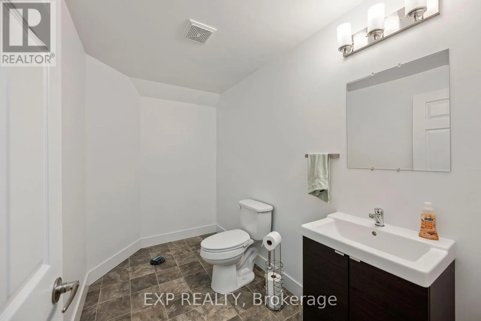 1852 BLOOM CRESCENT