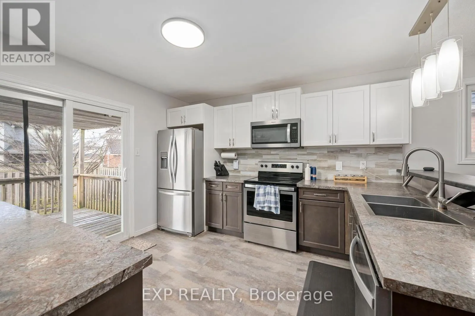 1852 BLOOM CRESCENT