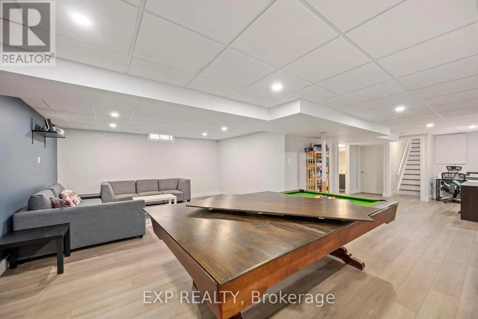 1852 BLOOM CRESCENT