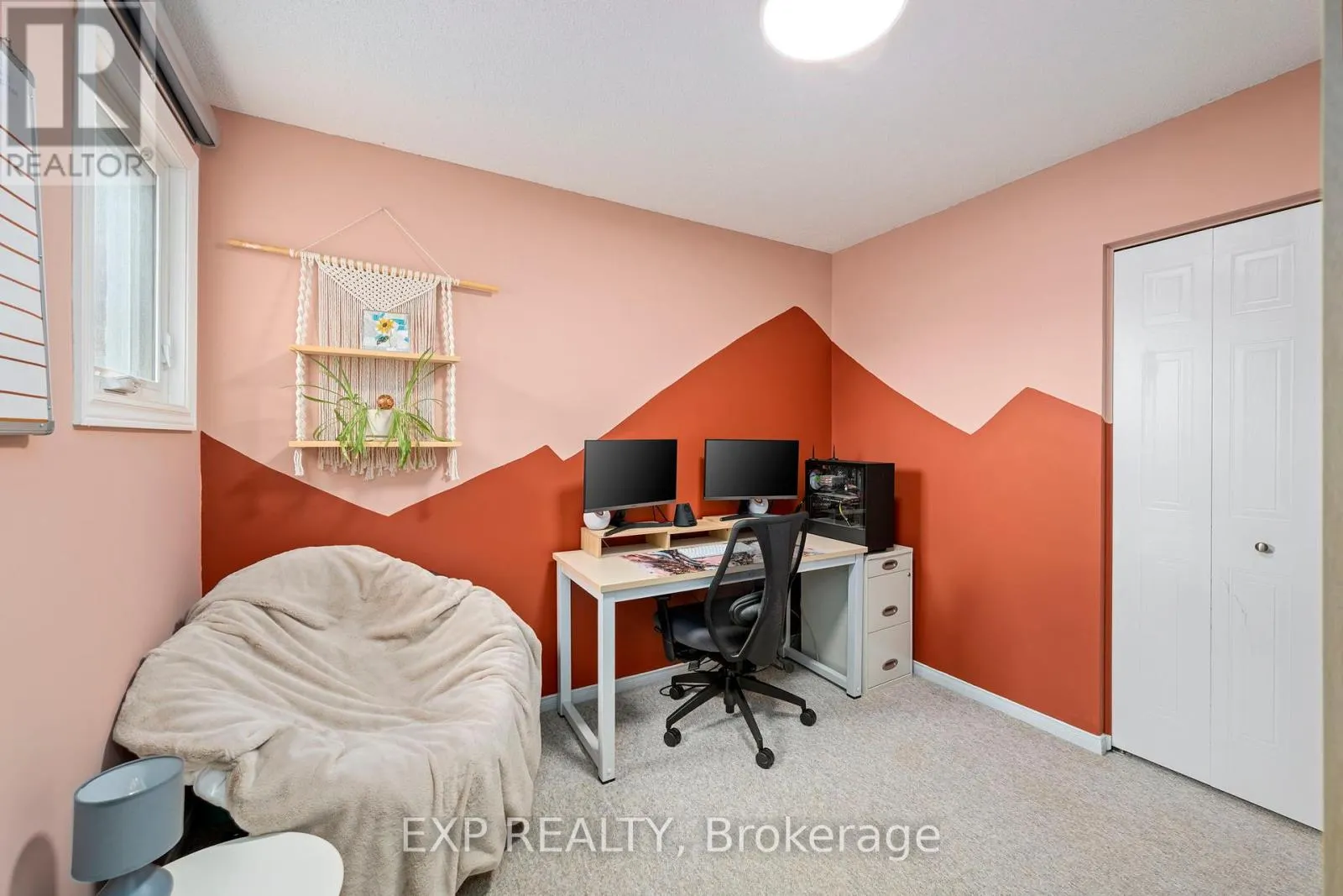 1852 BLOOM CRESCENT