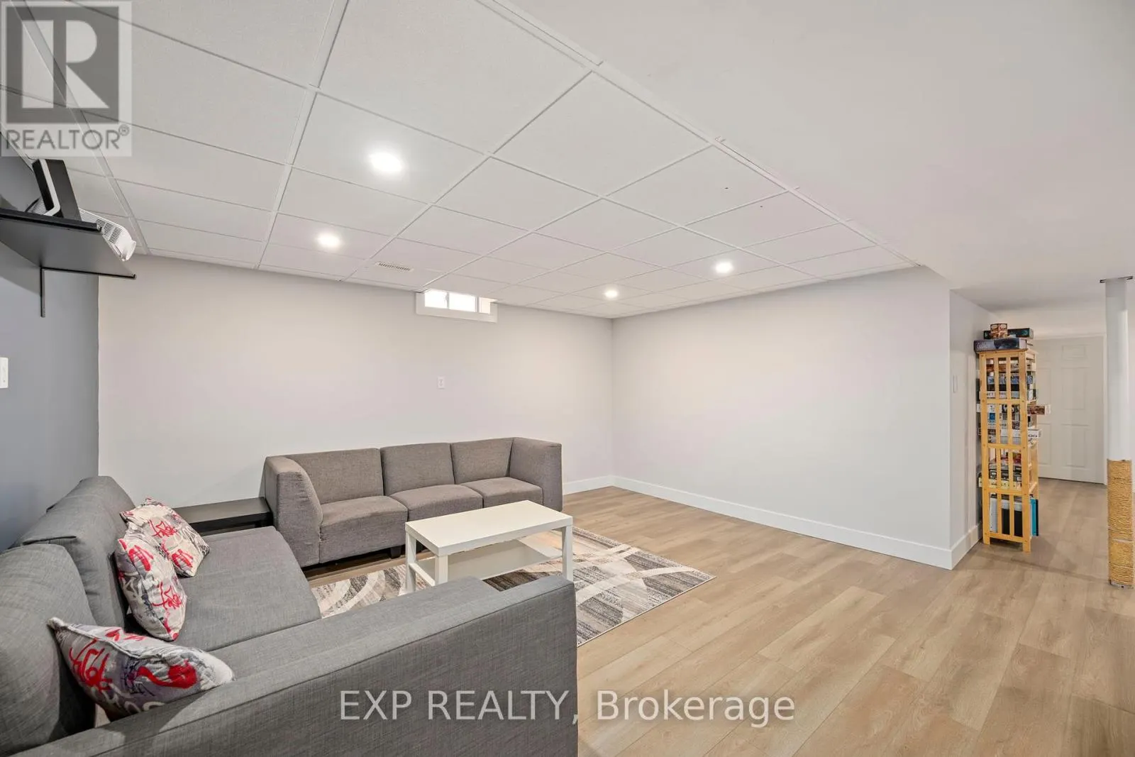 1852 BLOOM CRESCENT