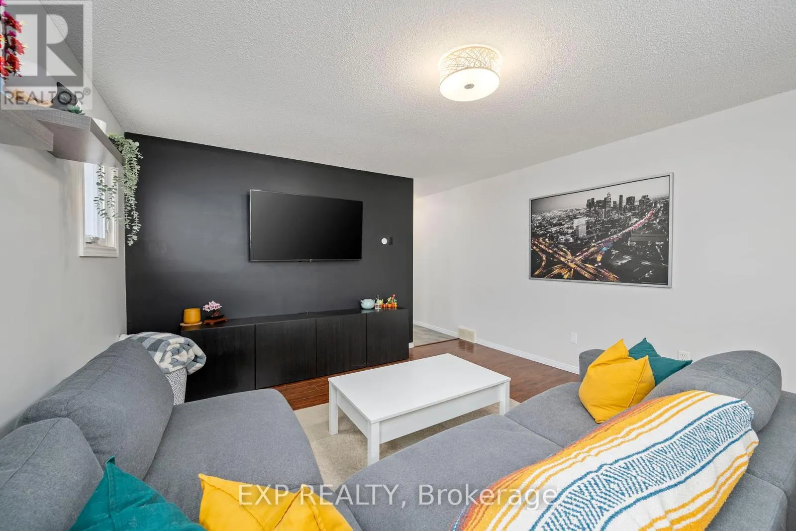 1852 BLOOM CRESCENT