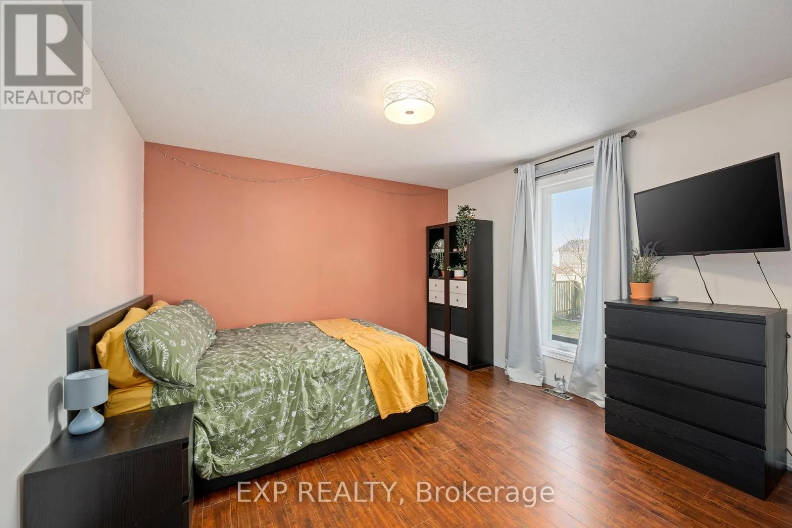 1852 BLOOM CRESCENT