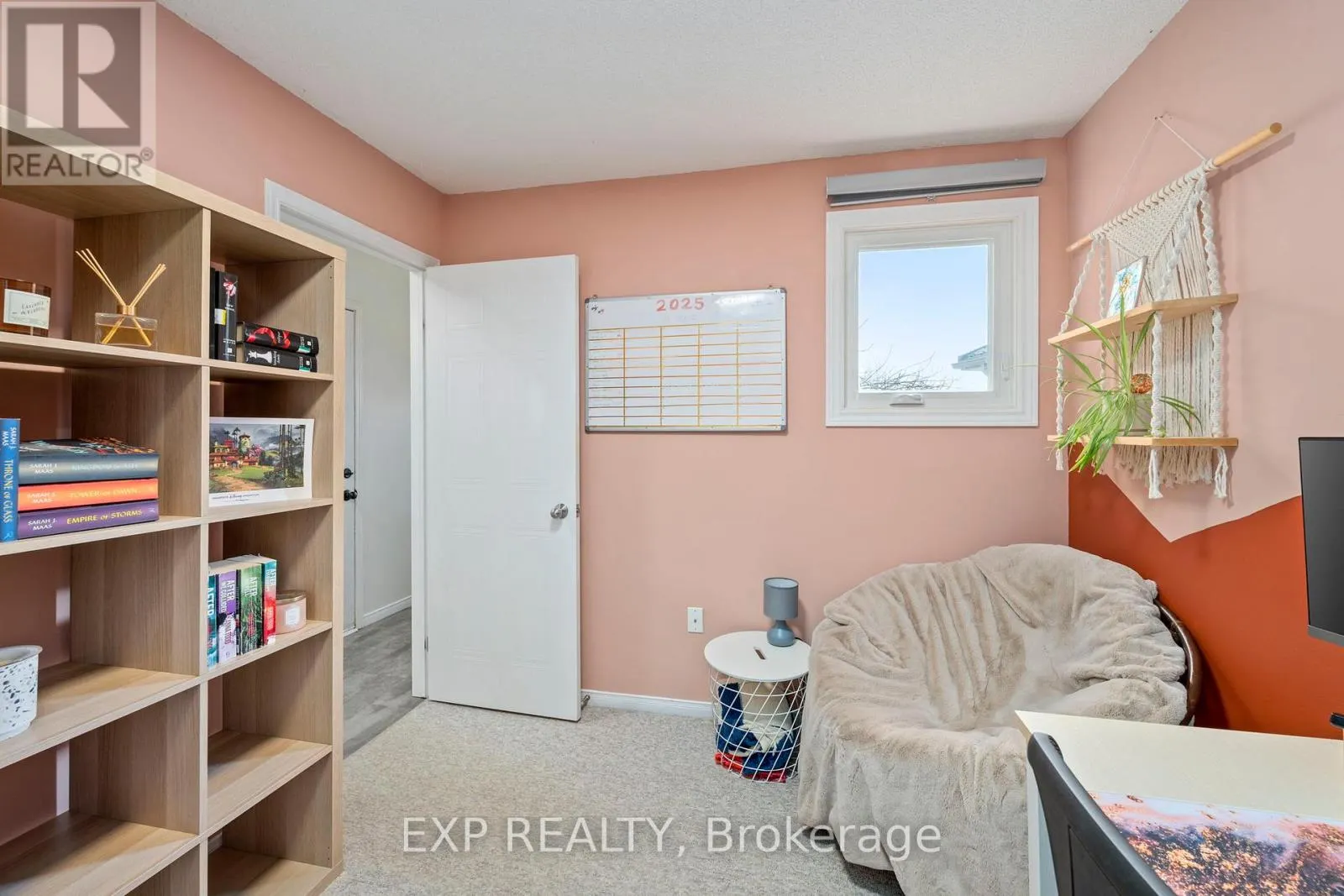 1852 BLOOM CRESCENT