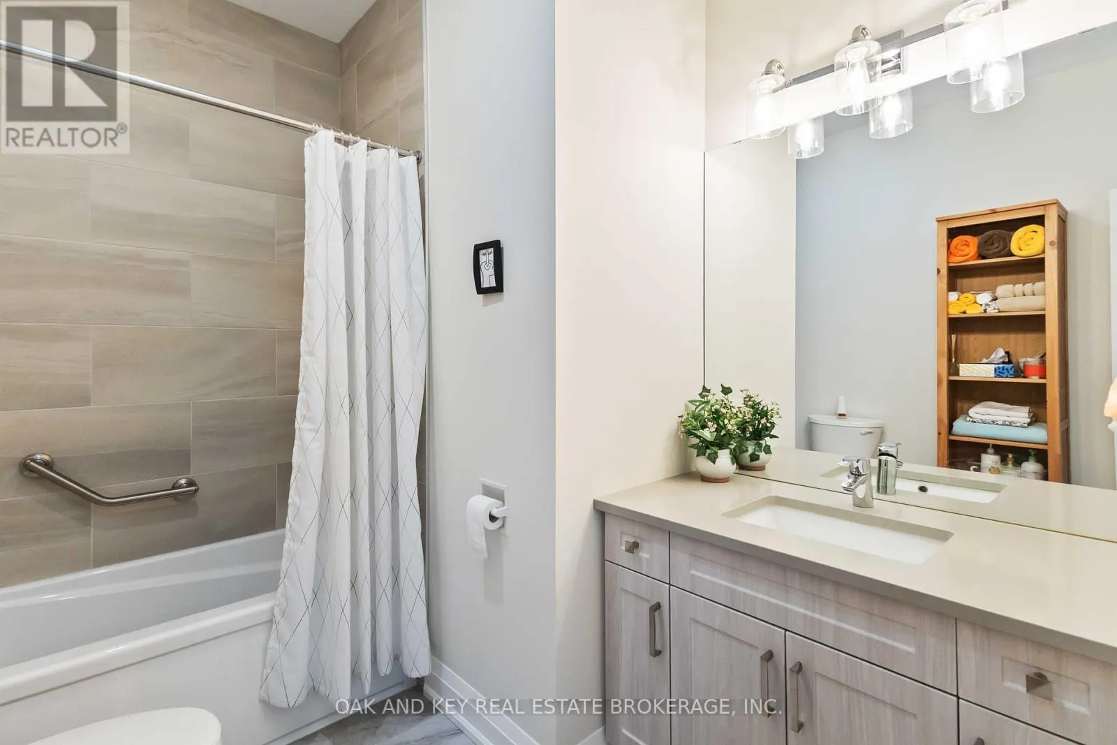 53 - 159 COLLINS WAY, #53