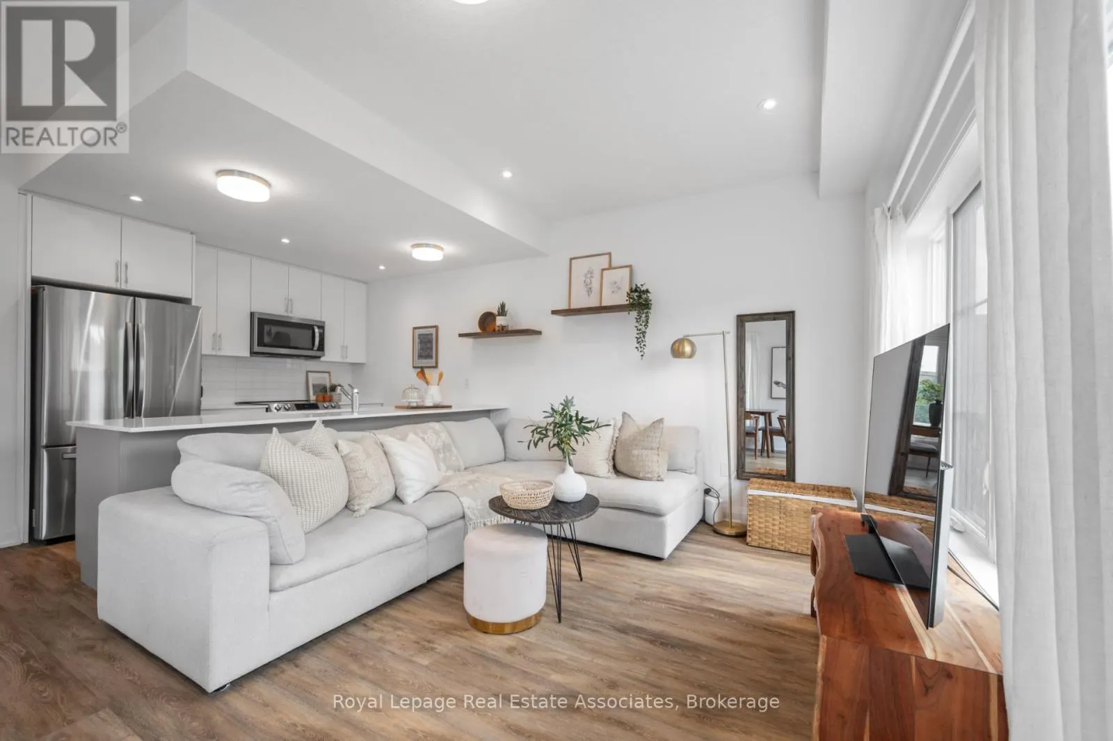 26 STEELE CRESCENT
