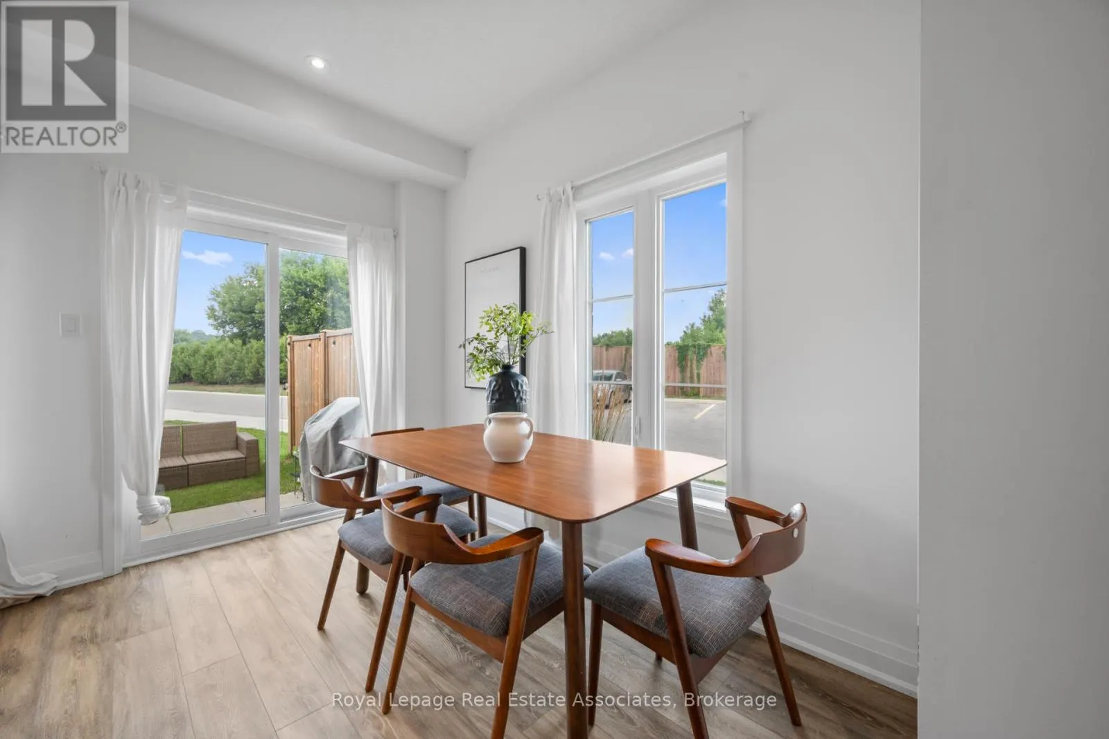 26 STEELE CRESCENT