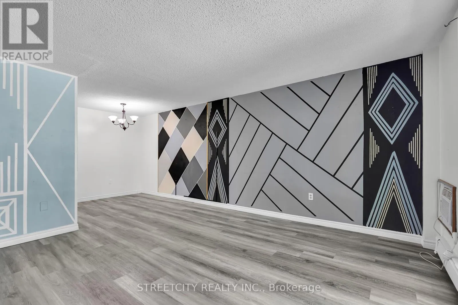 206 - 1590 ERNEST AVENUE, #206