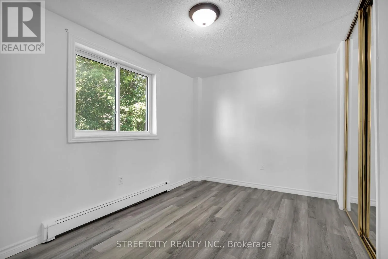 206 - 1590 ERNEST AVENUE, #206