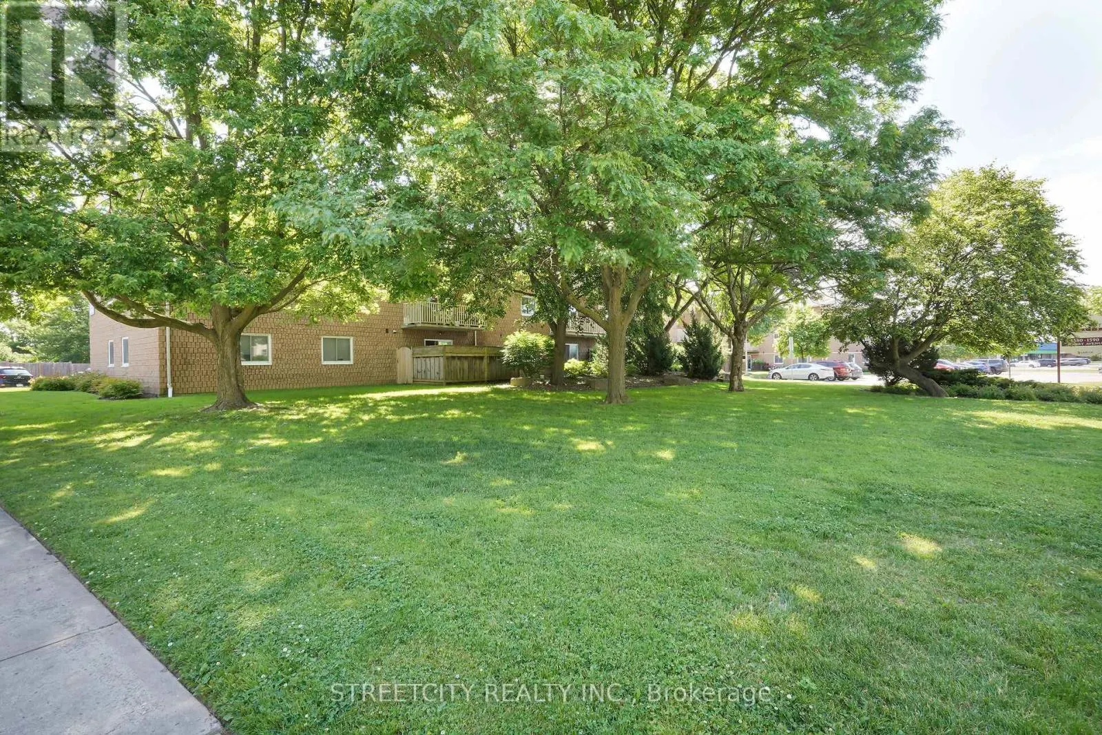 206 - 1590 ERNEST AVENUE, #206