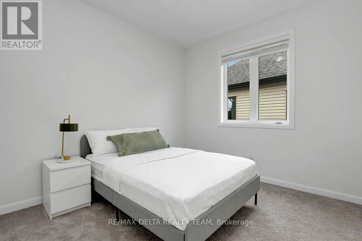 370 AQUAVIEW DRIVE