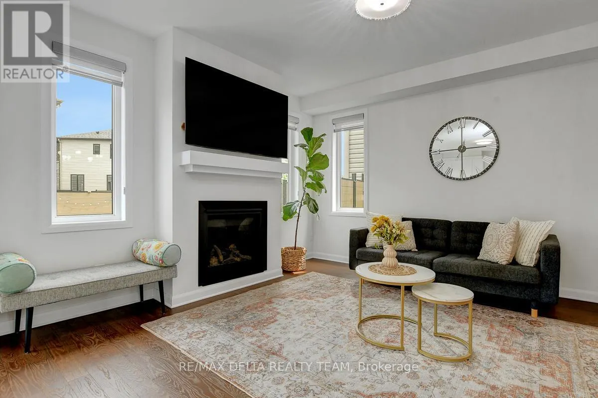 370 AQUAVIEW DRIVE