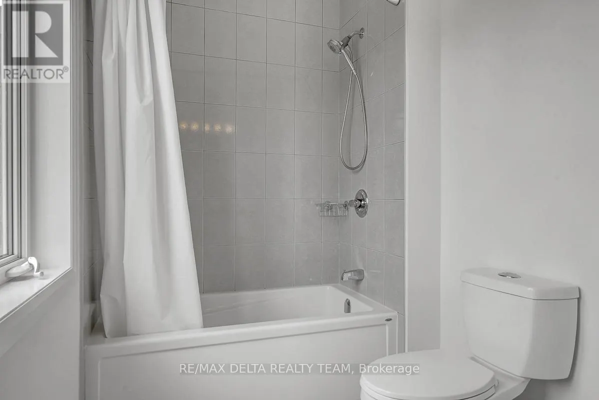 370 AQUAVIEW DRIVE