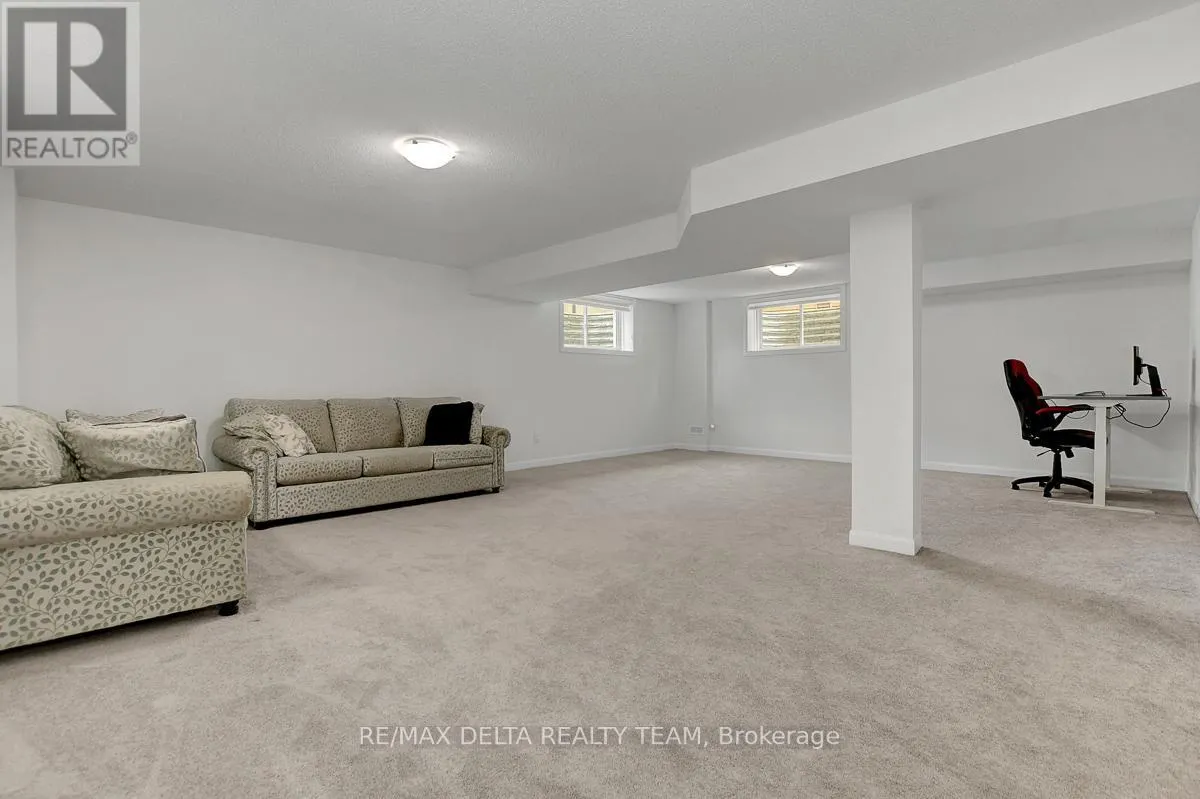 370 AQUAVIEW DRIVE