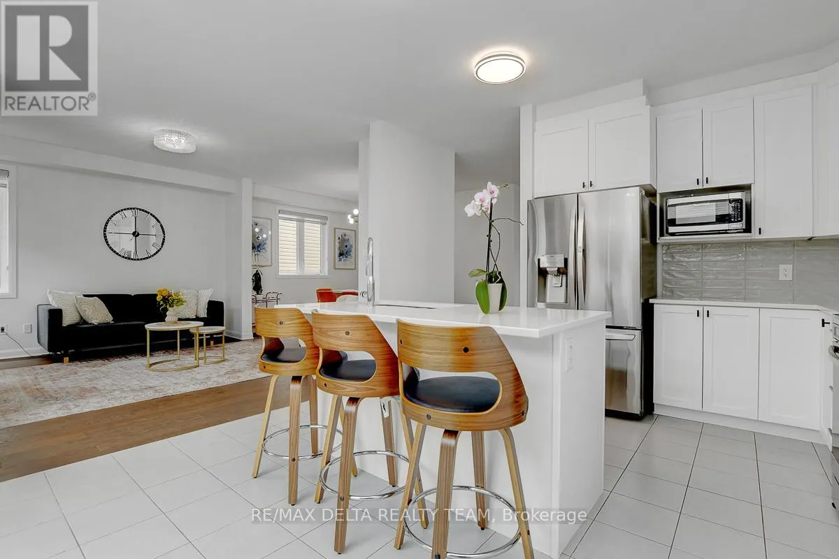 370 AQUAVIEW DRIVE