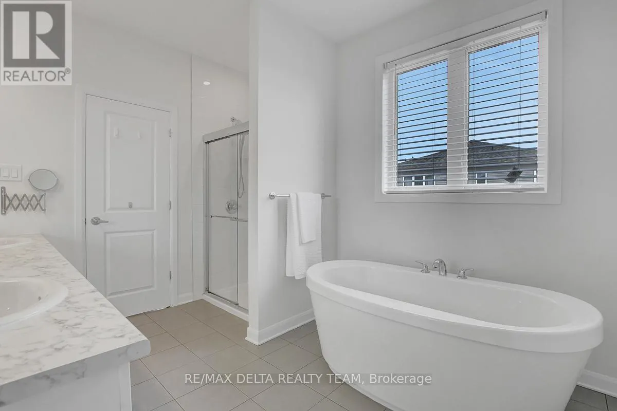 370 AQUAVIEW DRIVE