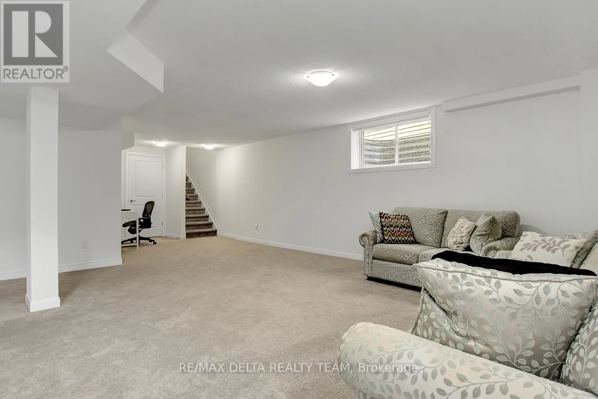 370 AQUAVIEW DRIVE